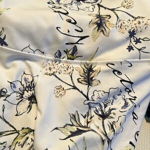Rare VS Gorgeous Floral Knockout Leggings! LIKE NEW